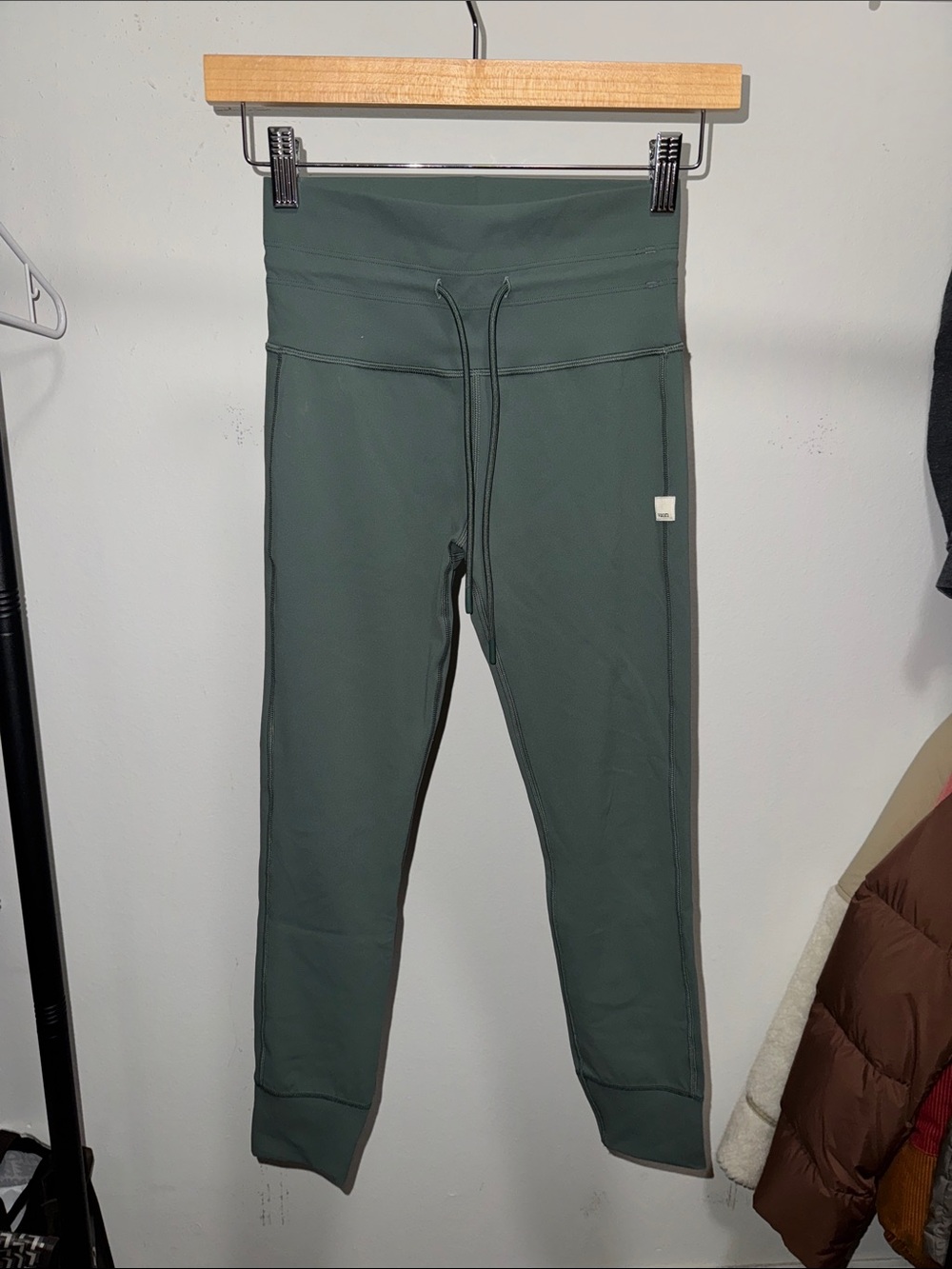 Vuori Daily Leggings in Forest Green